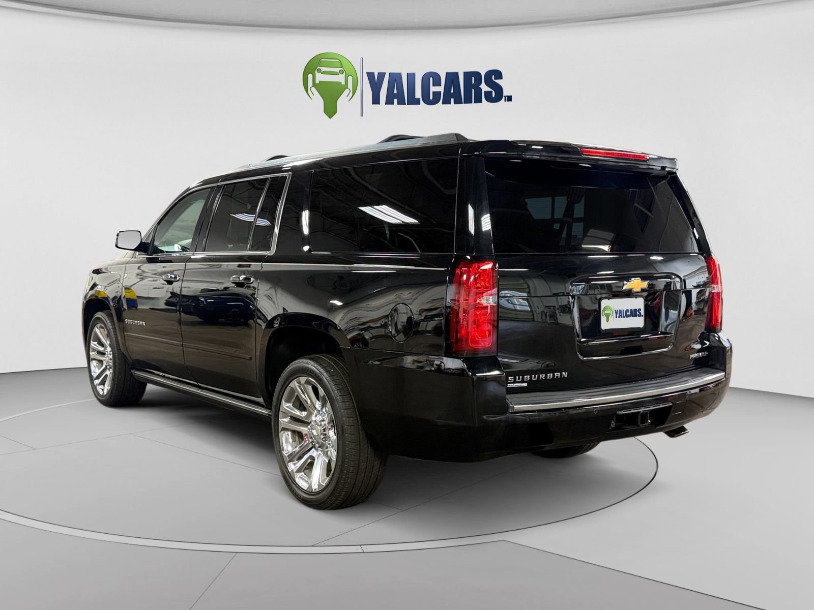 Used 2020 Chevrolet Suburban Premier w/ Premier Plus Edition AWD/4WD image 3