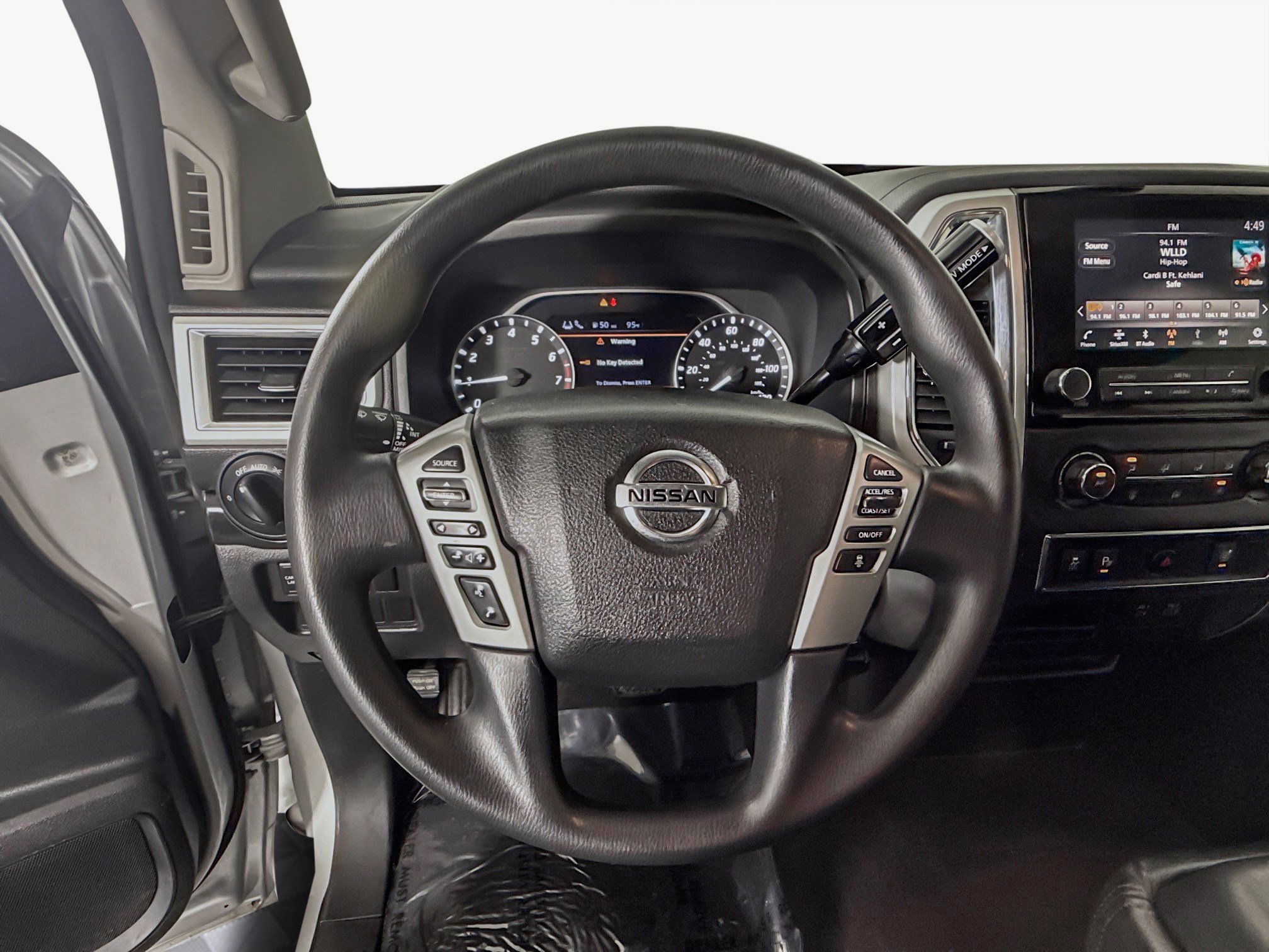 Used 2020 Nissan Titan SV image 13