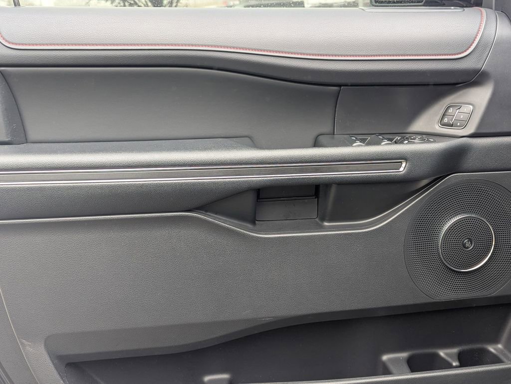 Used 2023 Ford Expedition Limited image 12