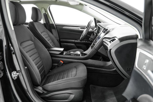 Used 2020 Ford Fusion SE image 32