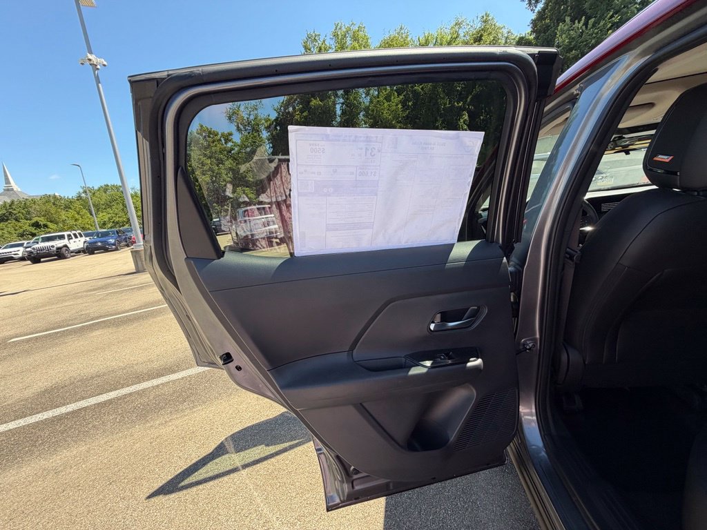 New 2026 Nissan Kicks SR w/ SR Premium Package FWD image 35