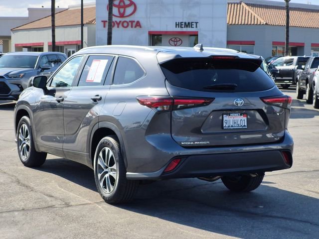 Used 2025 Toyota Highlander XLE FWD image 8