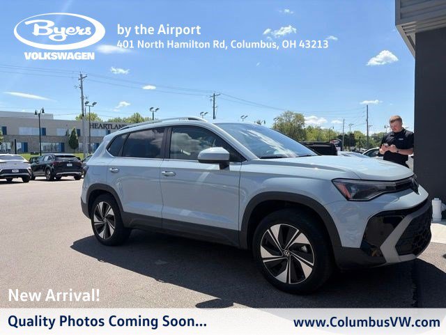 Used 2025 Volkswagen Taos SE w/ Panoramic Sunroof Package AWD/4WD image 1