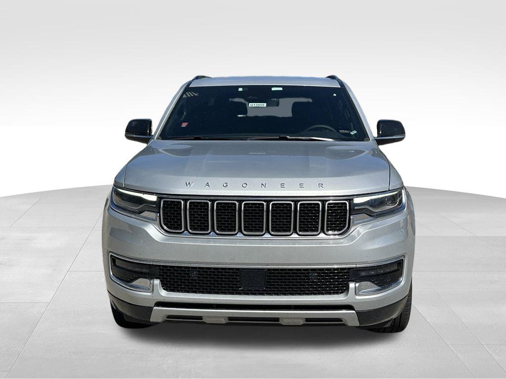 Used 2025 Jeep Wagoneer L Series II AWD/4WD image 4