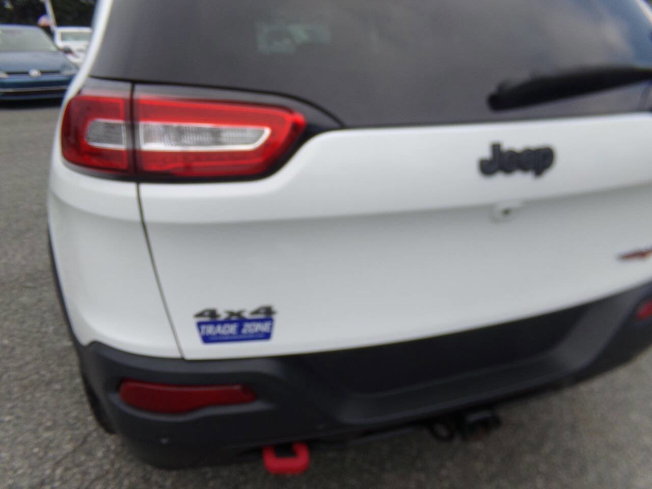 Used 2018 Jeep Cherokee Trailhawk w/ Cold Weather Group image 10