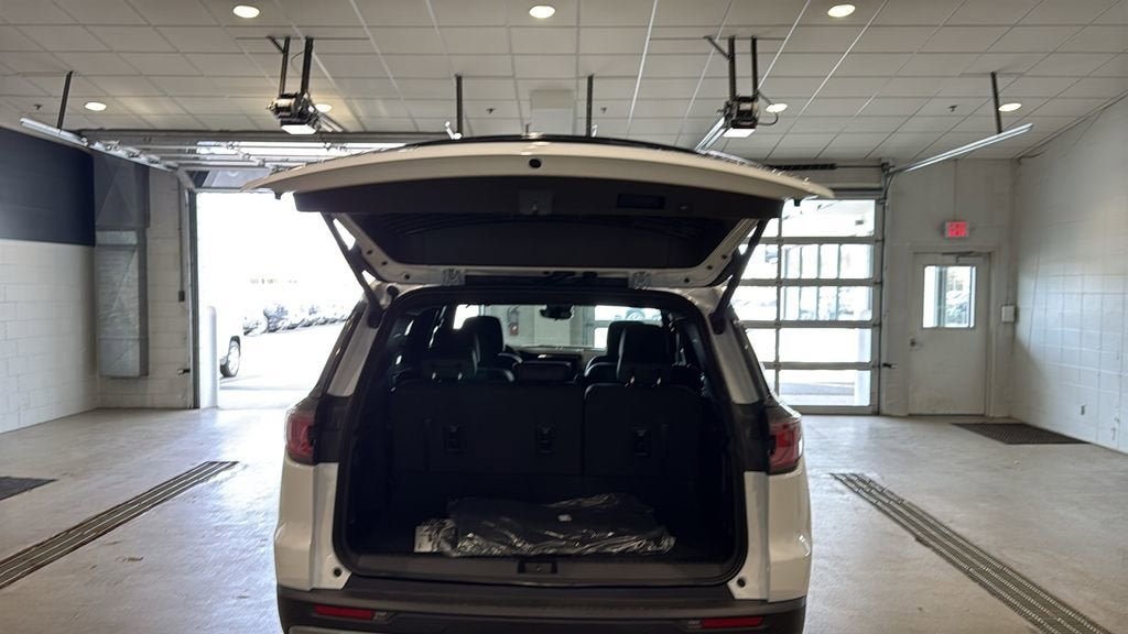 New 2026 GMC Acadia Elevation w/ Elevation Premium Package AWD/4WD image 16