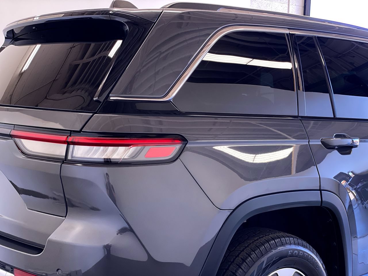 Used 2022 Jeep Grand Cherokee Limited 4xe AWD/4WD image 10