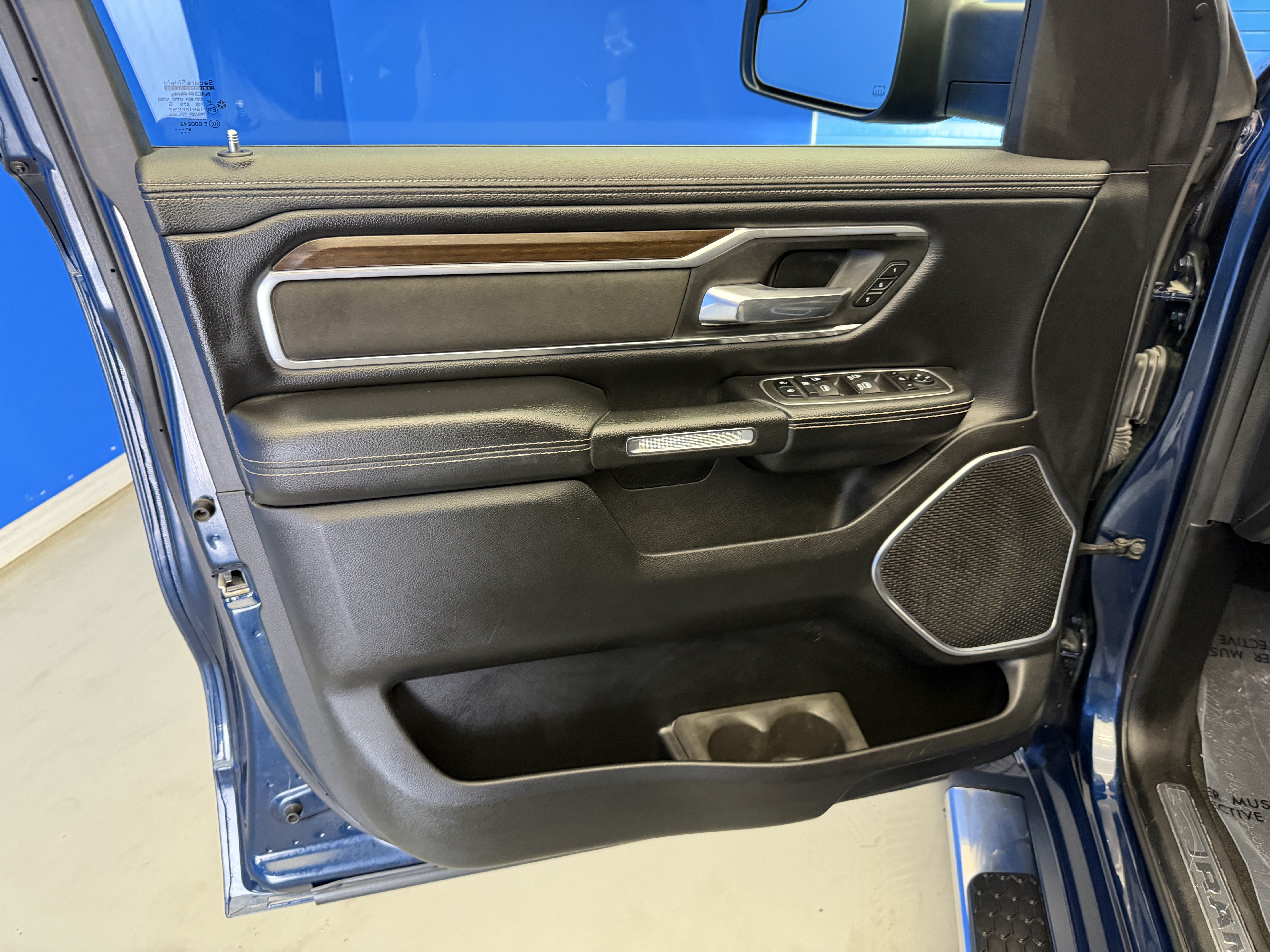Used 2022 RAM 1500 Laramie AWD/4WD image 10