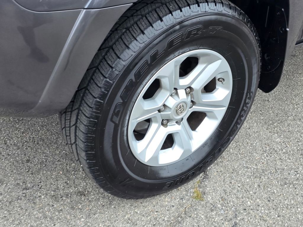 Used 2016 Toyota 4Runner SR5 w/ Convenience Package image 11