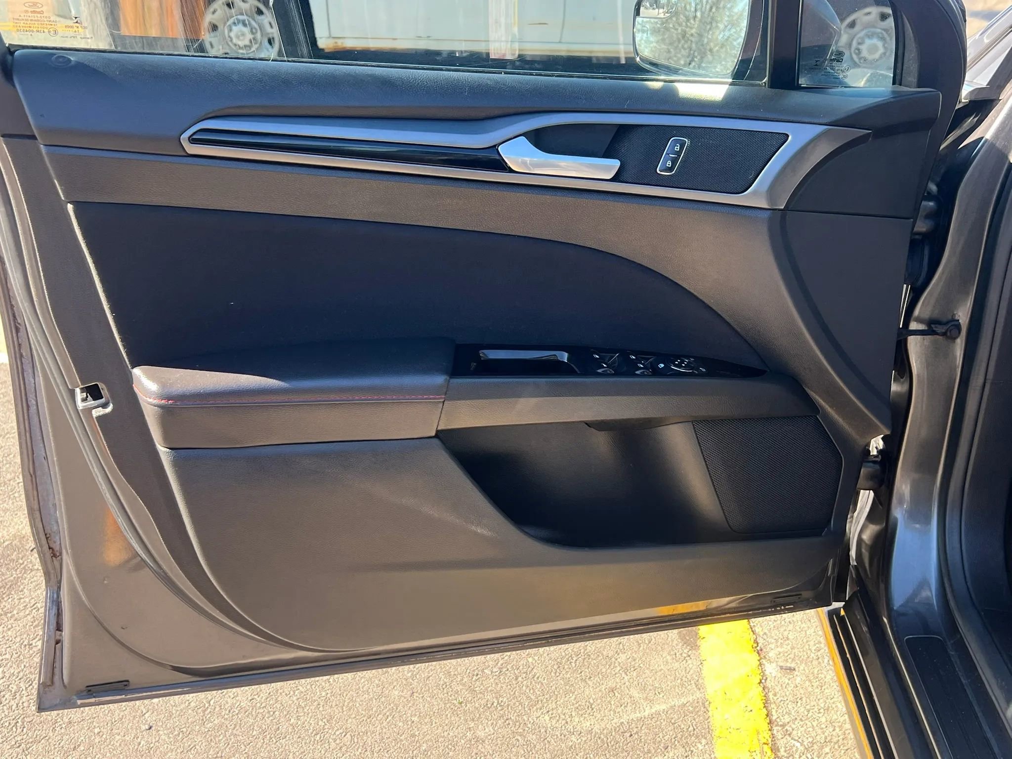 Used 2015 Ford Fusion SE w/ Equipment Group 201A image 11