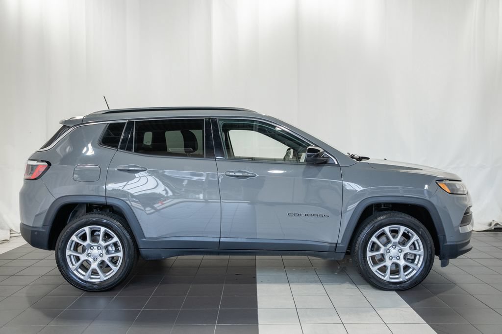 Certified 2023 Jeep Compass Latitude AWD/4WD image 3