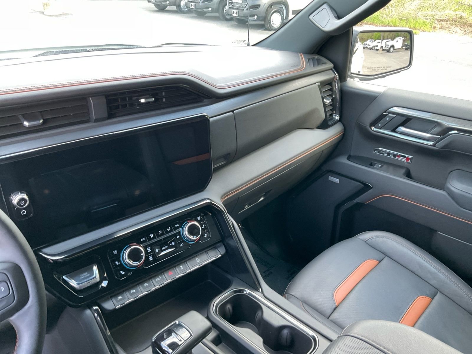 Used 2025 GMC Sierra 1500 AT4 w/ Technology Package AWD/4WD image 29