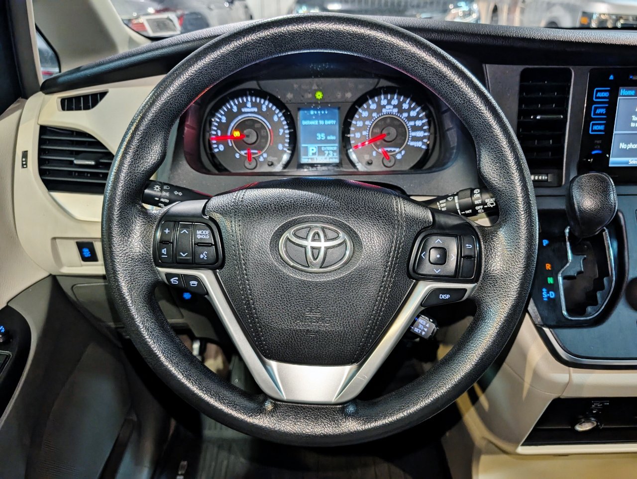 Used 2015 Toyota Sienna LE FWD image 34