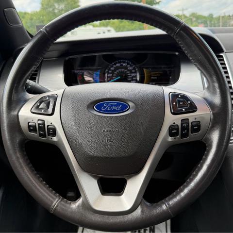 Used 2015 Ford Taurus SEL w/ Equipment Group 201A FWD image 16