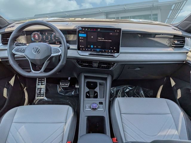 New 2026 Volkswagen Tiguan SE R-Line FWD image 16