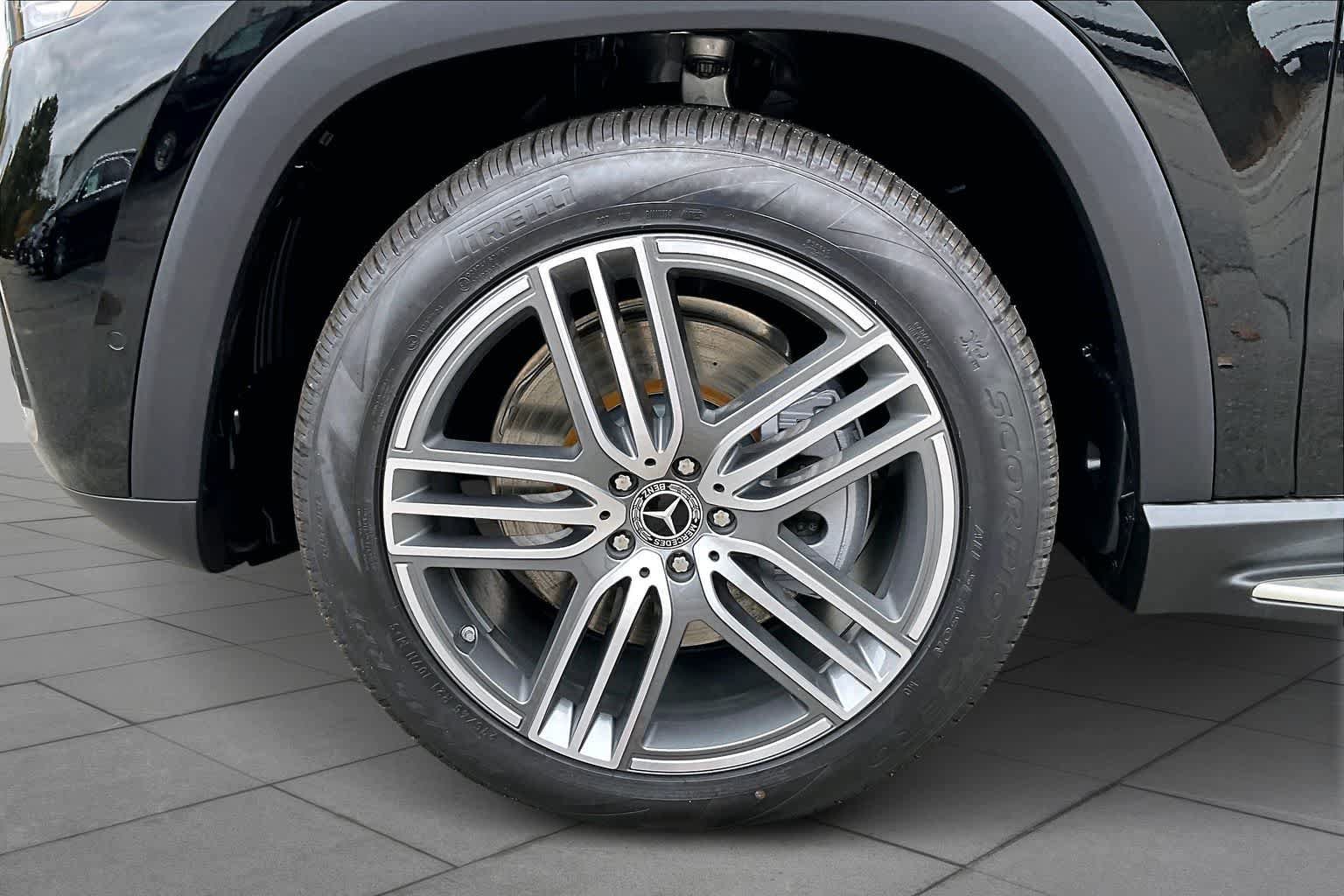 New 2026 Mercedes-Benz GLS 450 4MATIC image 16