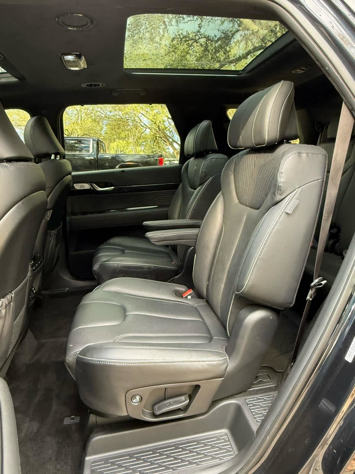Used 2025 Hyundai Palisade Calligraphy FWD image 11