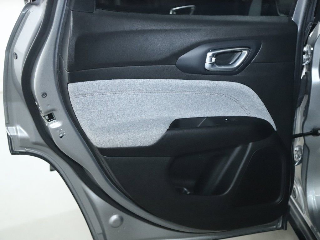 Used 2024 Jeep Compass Latitude image 13