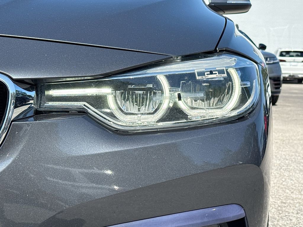 Used 2018 BMW 330i xDrive Sedan w/ Premium Package AWD/4WD image 9