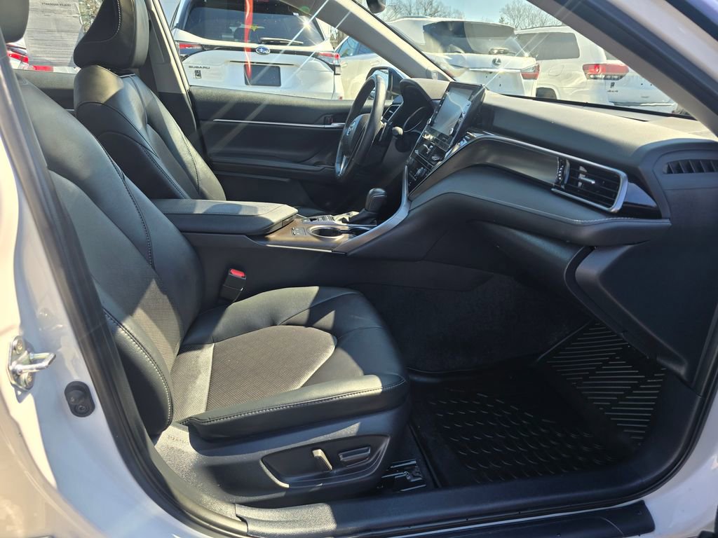 Used 2024 Toyota Camry XSE w/ Navigation Package image 12