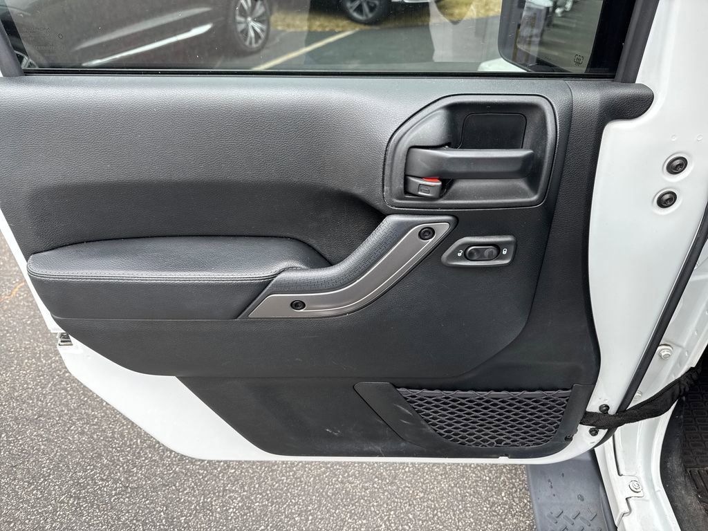 Used 2018 Jeep Wrangler Unlimited Sahara image 12