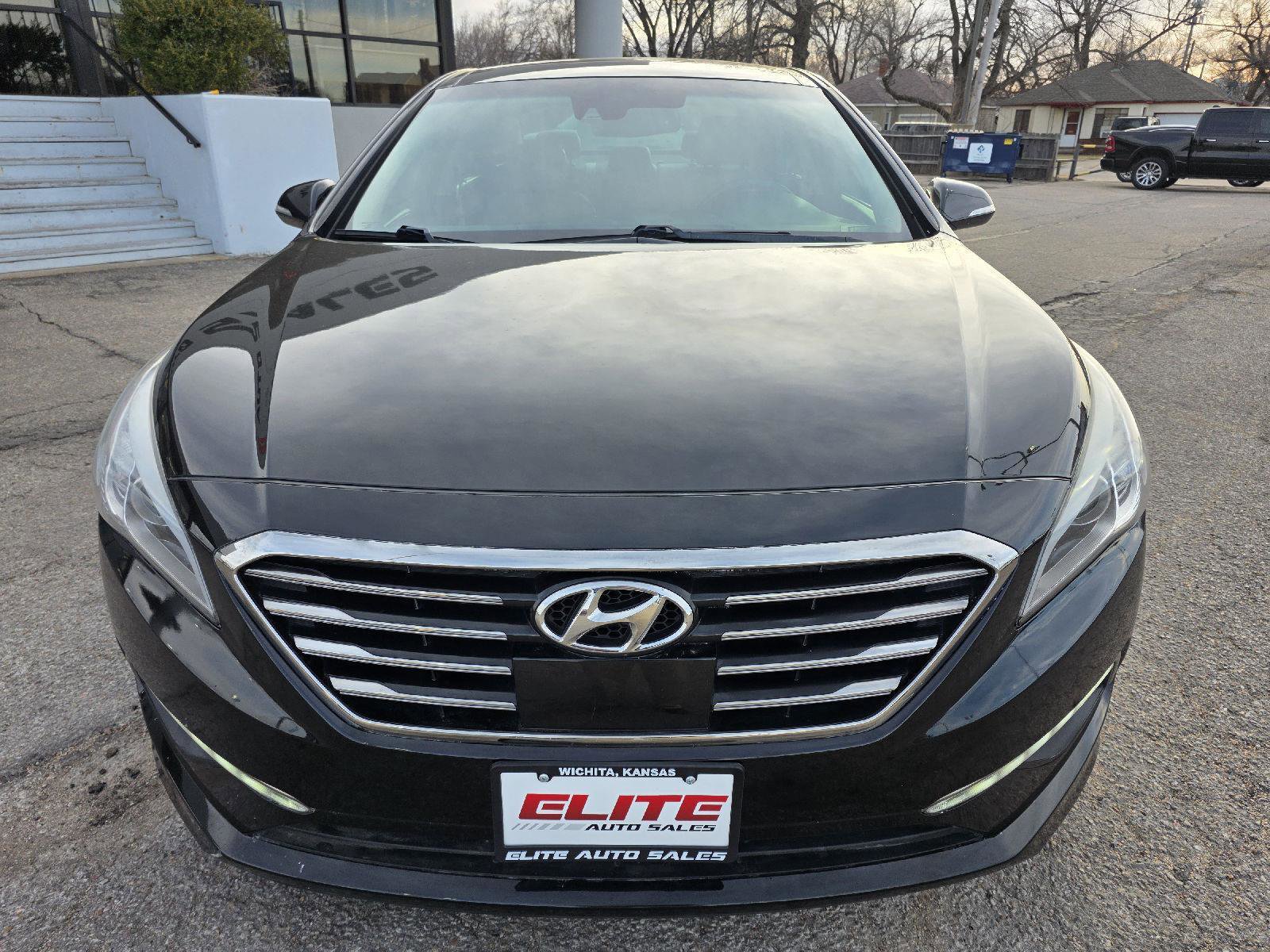 Used 2015 Hyundai Sonata Limited w/ Option Group 06 image 2