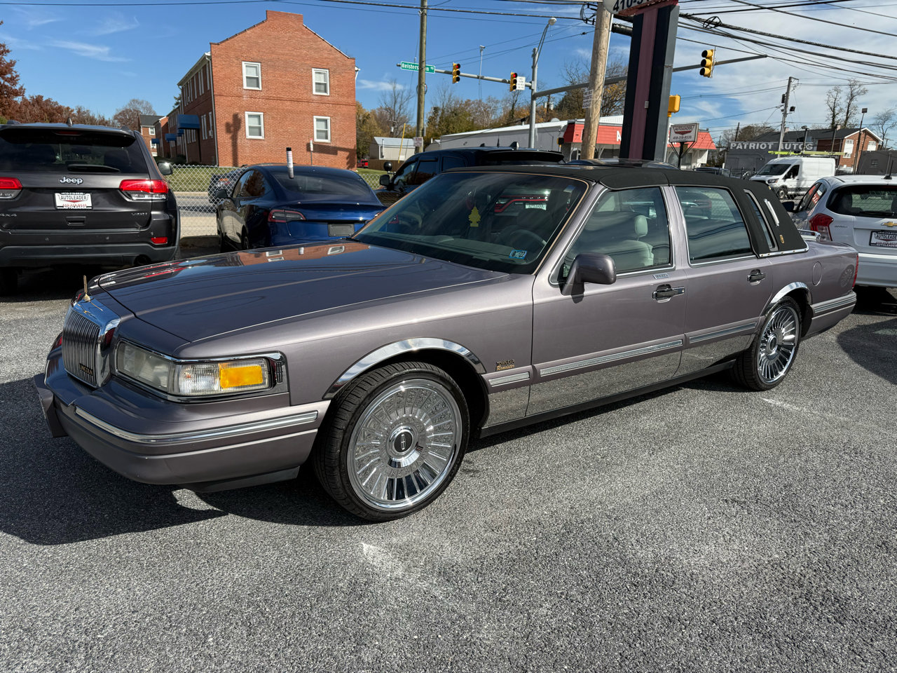 Used 1995 Lincoln Town Car Cartier image 29