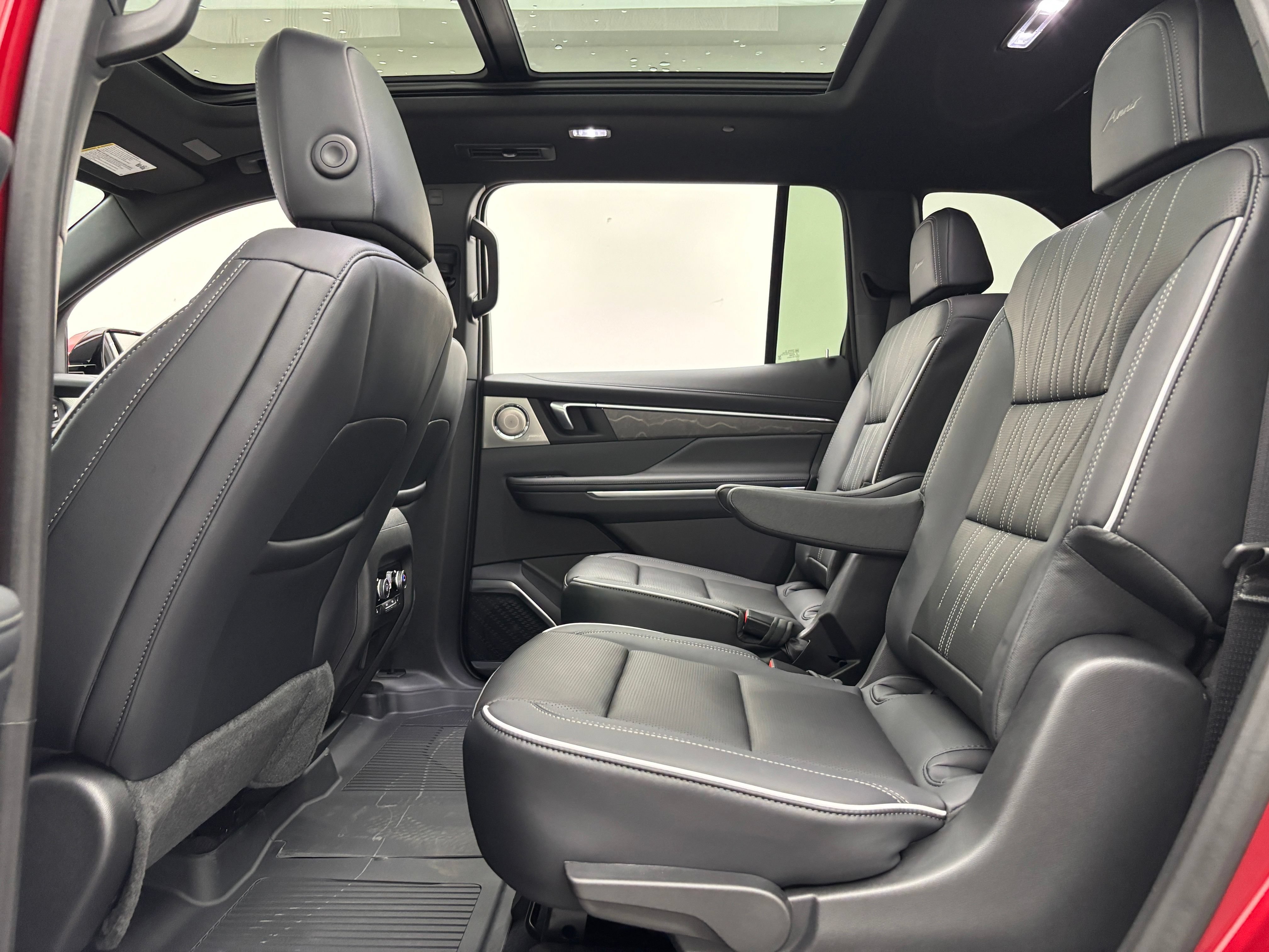 New 2027 Buick Enclave Avenir w/ LPO, Floor Liner Package AWD/4WD image 47