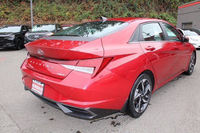 Used 2022 Hyundai Elantra Limited image 3
