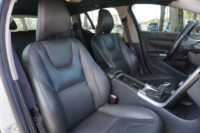 Used 2015 Volvo V60 T5 Premier image 2