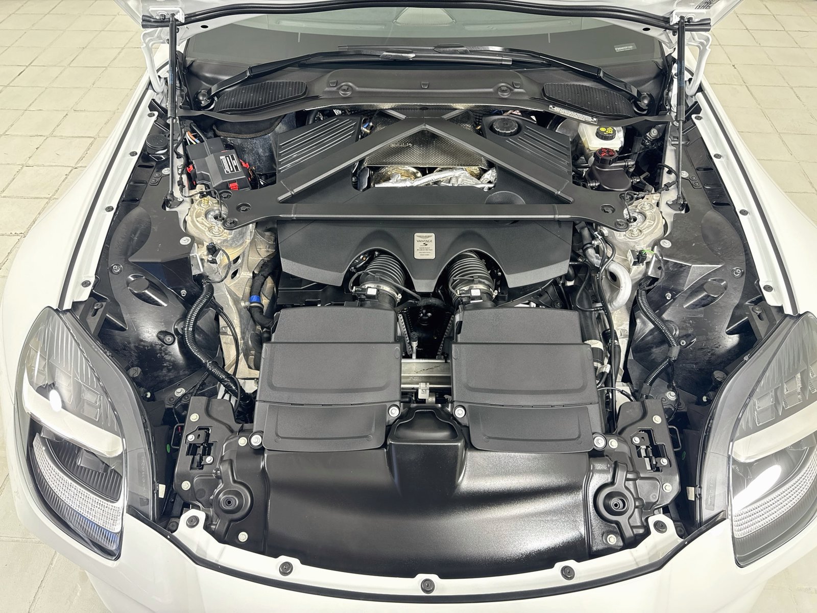 Used 2026 Aston Martin V8 Vantage S RWD image 24