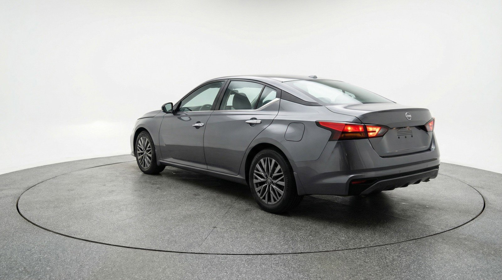 Used 2025 Nissan Altima 2.5 SV image 6