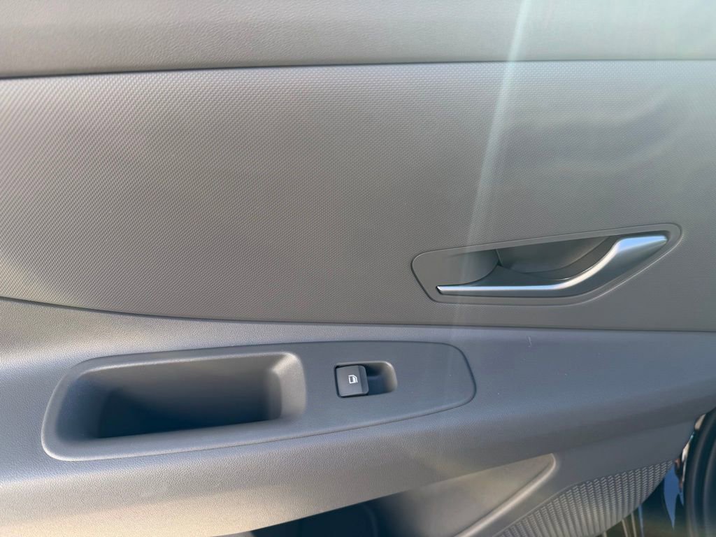 Certified 2023 Hyundai Elantra SEL image 17