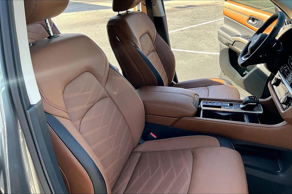 Used 2025 Nissan Pathfinder Platinum image 12