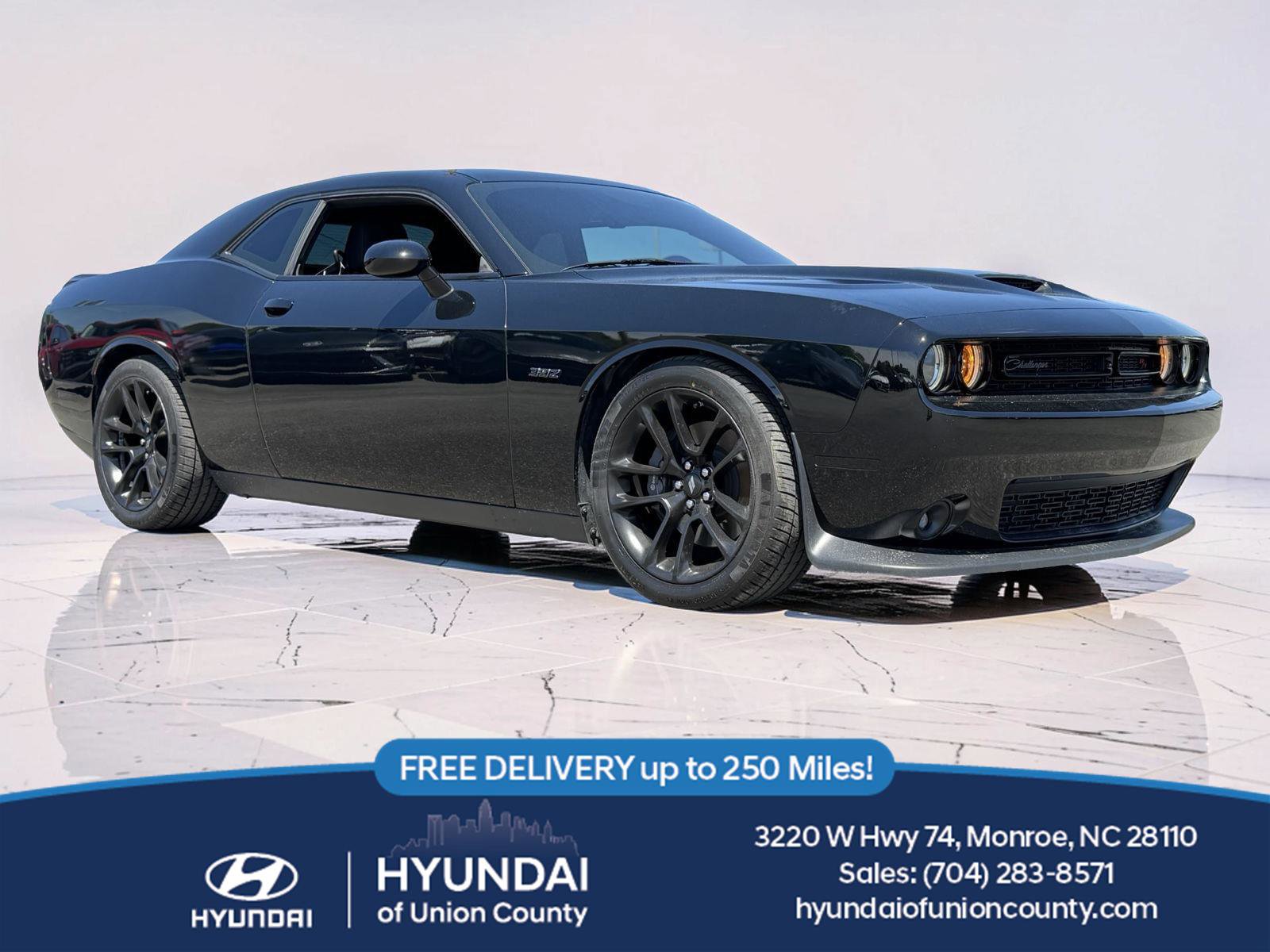 Used 2021 Dodge Challenger R/T Scat Pack RWD image 1