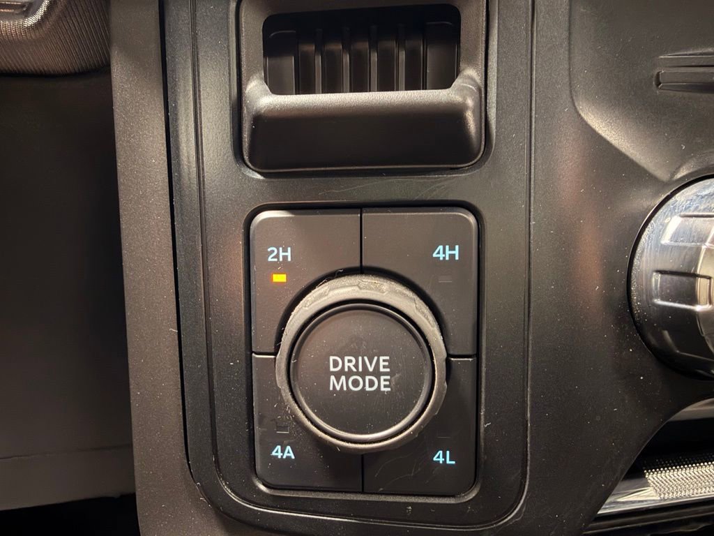 Used 2025 Ford F150 Lariat AWD/4WD image 40