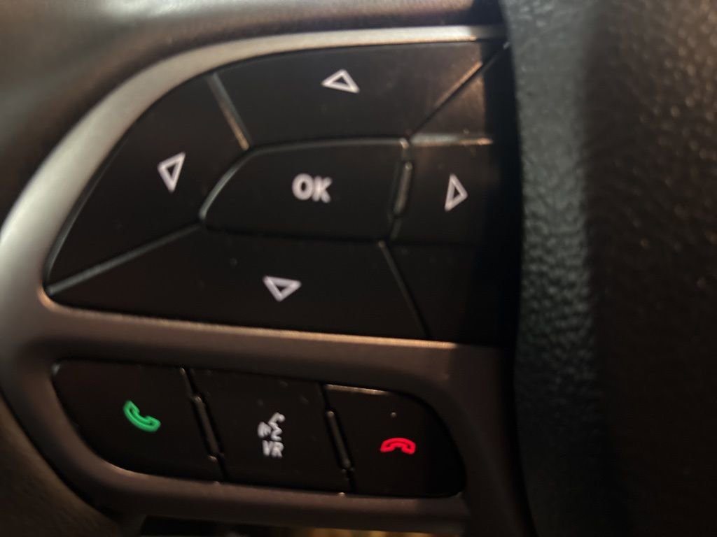Used 2022 Jeep Cherokee Latitude Lux AWD/4WD image 16