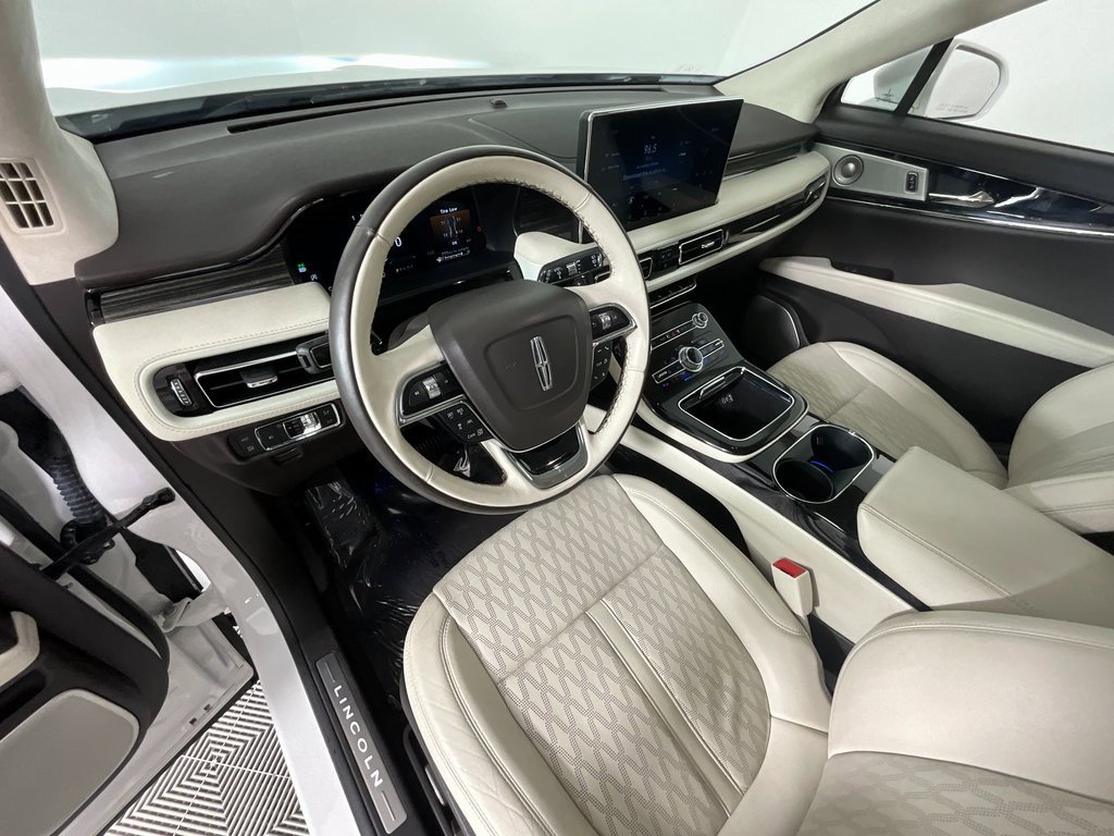 Used 2022 Lincoln Nautilus Black Label w/ Class II Trailer Tow Package image 15