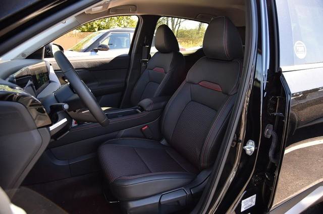 New 2025 Nissan Kicks SR image 23