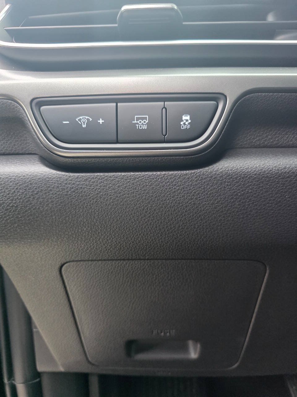 Used 2025 Kia Carnival SX w/ SX Dark Edition Package FWD image 13