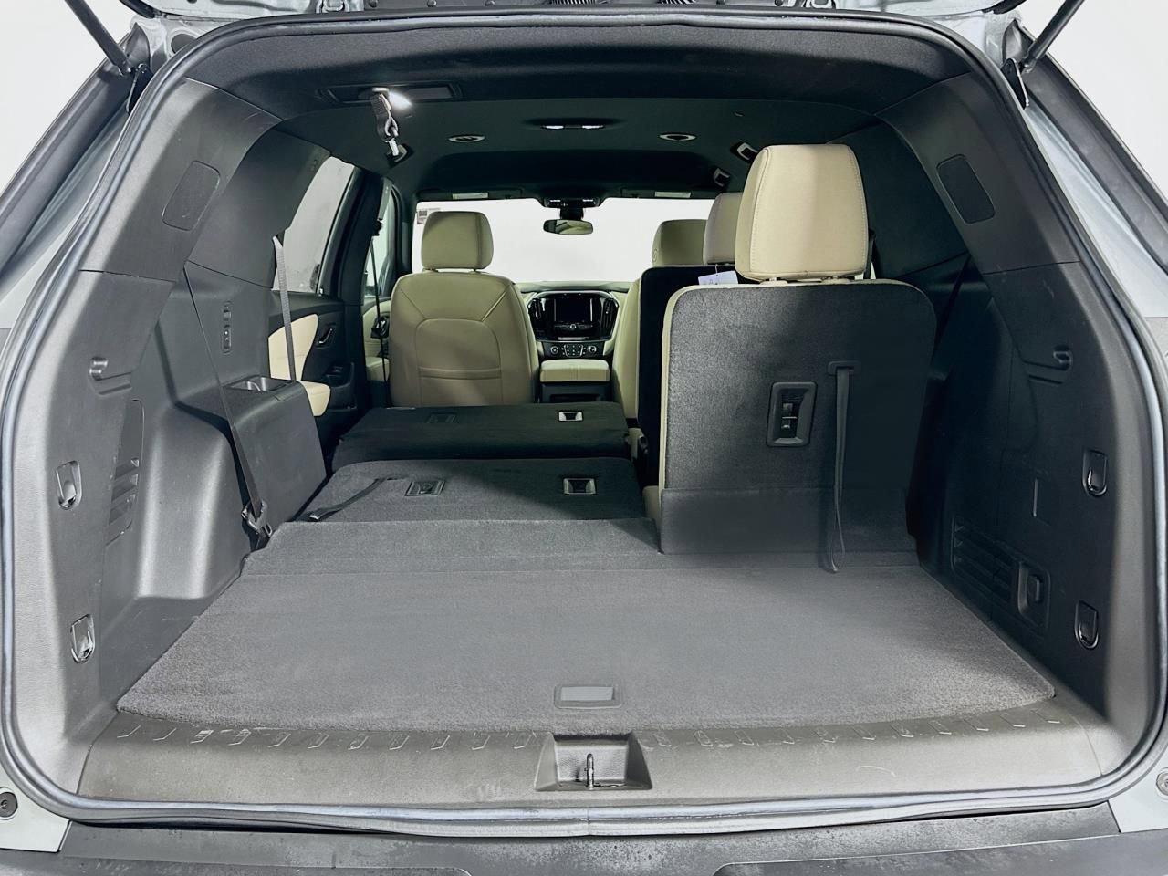 Used 2023 Chevrolet Traverse LS image 19