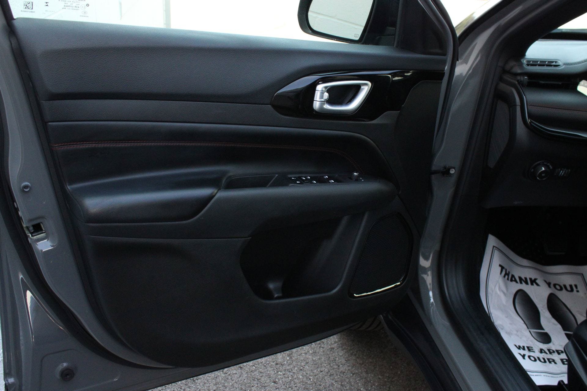 Used 2023 Jeep Compass Trailhawk AWD/4WD image 18