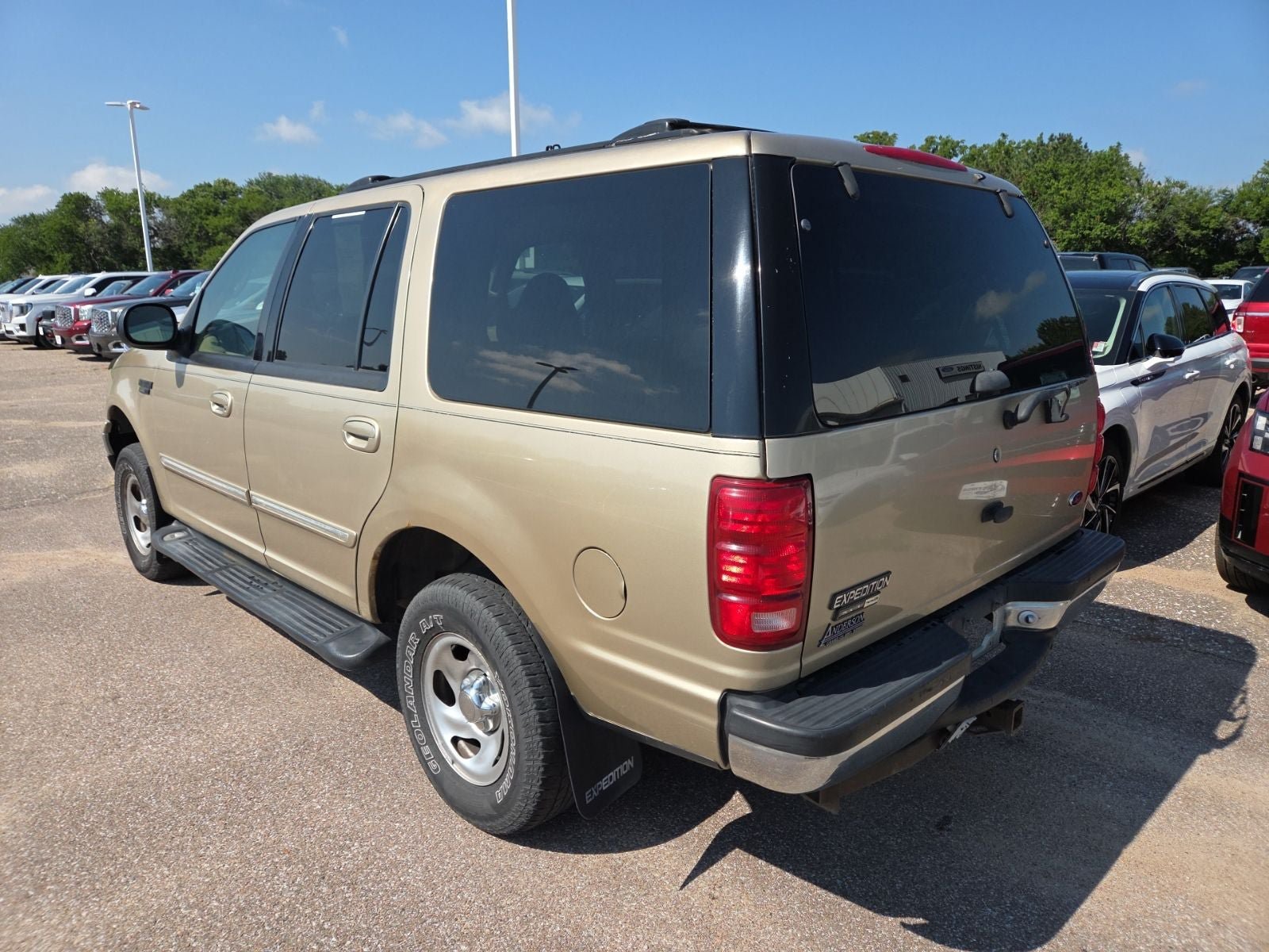 Used 2000 Ford Expedition XLT AWD/4WD image 3