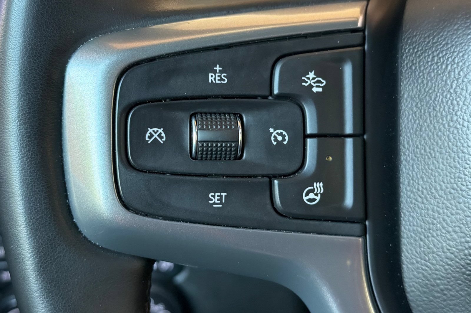 Used 2024 Chevrolet Silverado 2500 LTZ AWD/4WD image 32
