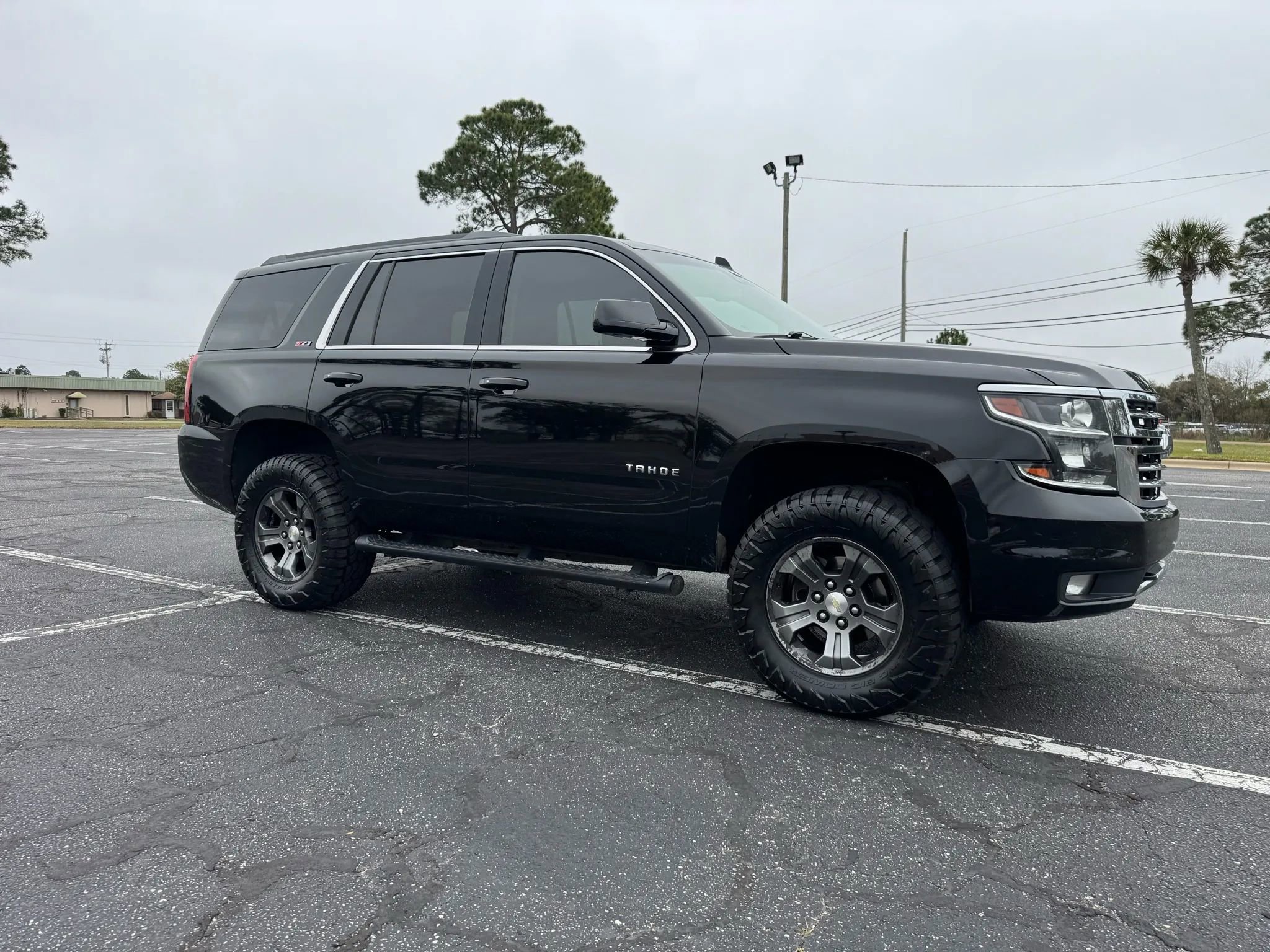 Used 2017 Chevrolet Tahoe LT image 4