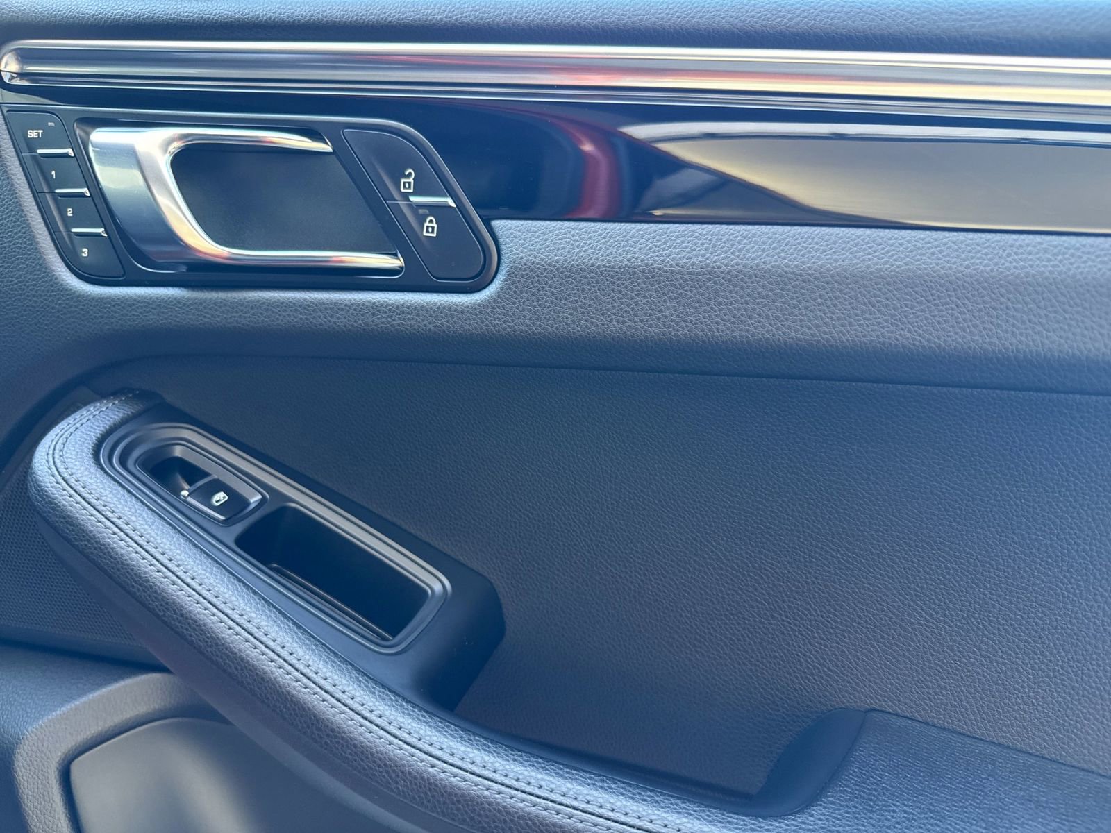 Certified 2025 Porsche Macan image 20