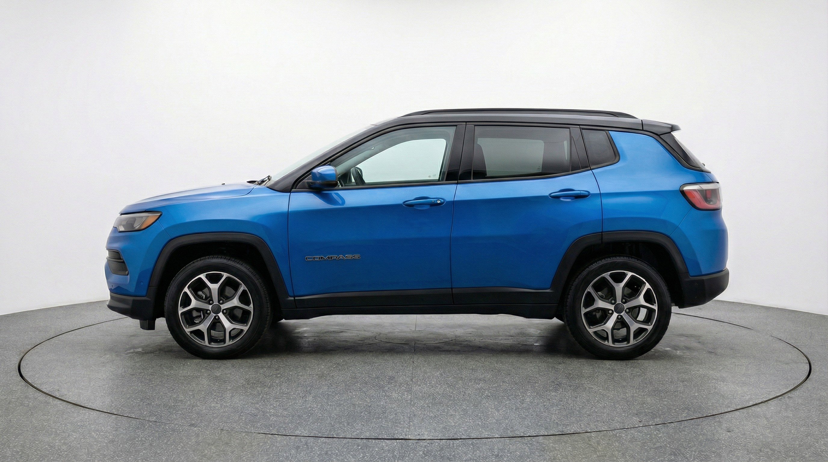 Used 2025 Jeep Compass Limited AWD/4WD image 5
