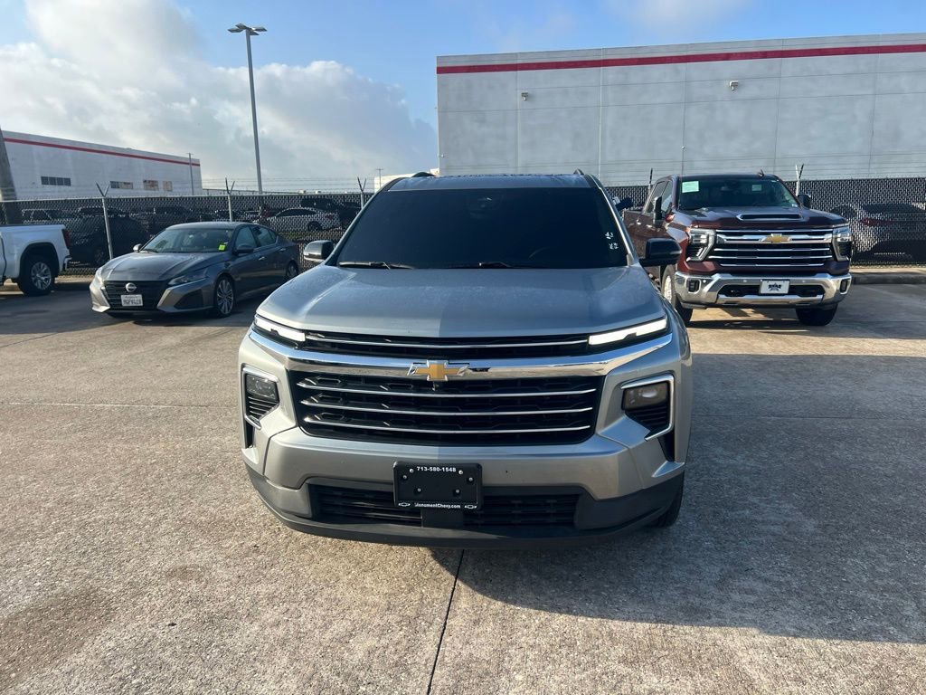 Used 2026 Chevrolet Traverse LT w/ Sun and Wheel Package FWD image 2