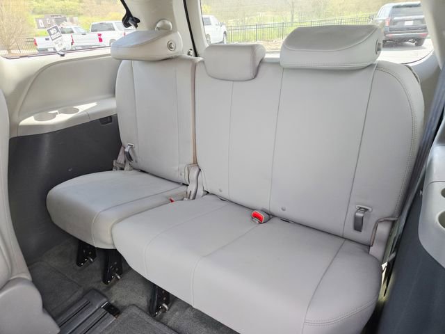 Used 2017 Toyota Sienna XLE FWD image 18