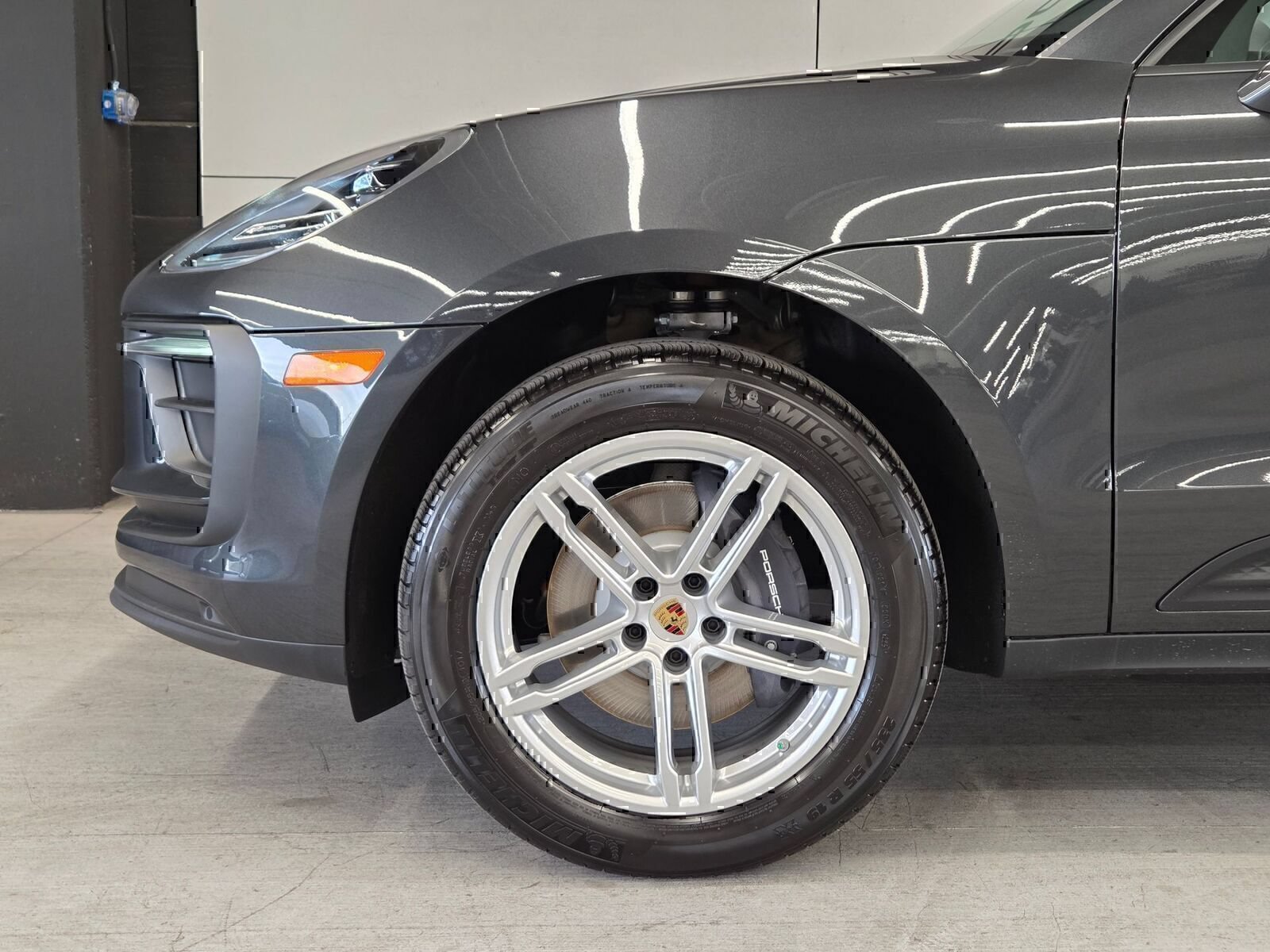 Certified 2026 Porsche Macan AWD/4WD image 9